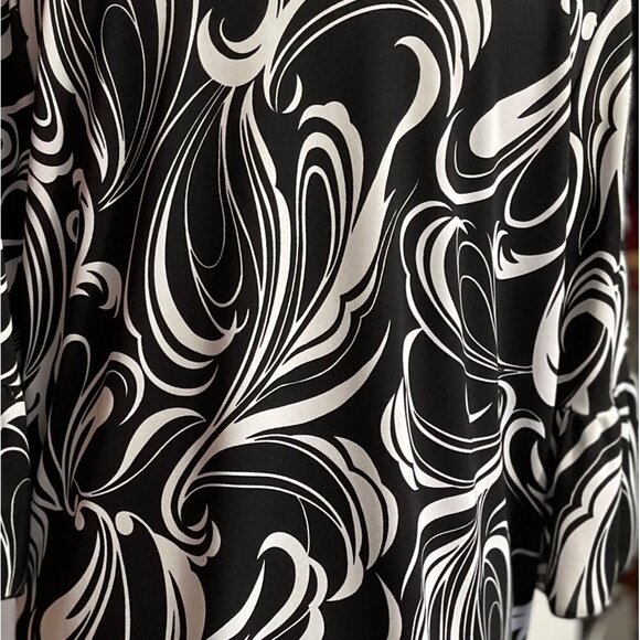 DRESS BARN WOMAN Black White Tunic Top Size 18/20 Swirls Keyhole CareerMade USA - Picture 7 of 12